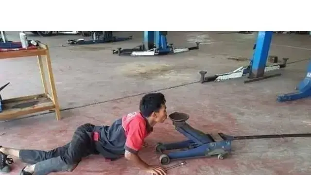 10 Potret Nyeleneh Orang Lagi Gabut Ini Tingkahnya Bikin Heran