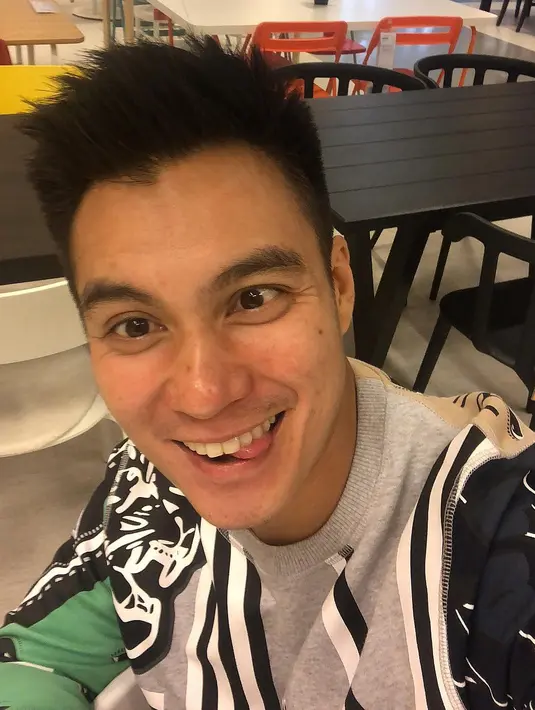 Usia yang telah mendekati kepala empat tersebut, ia juga belum memikirkan nikah. Bahkan, ia sempat dinobatkan sebagai Presiden Jomblo yang sebelumnya disandang Raditya Dika. (Instagram/baimwong)
