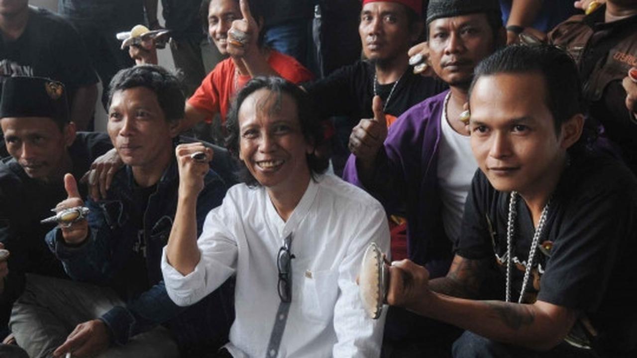 Jelang sidang tuntutan, Mandra pamer batu akik