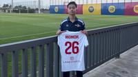 Pemain sepak bola muda Indonesia, Miroslav Fernando Momor, yang sedang menimba ilmu di Spain Soccer Academy. (Bola.com/istimewa)