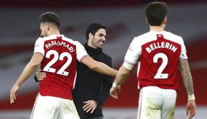 Ekspresi kegembiraan terpancar dari wajah Mikel Arteta usai Arsenal mengalahkan Chelsea 3-1 dalam lanjutan Liga Inggris 2020/2021. (Julian Finney Pool via AP)