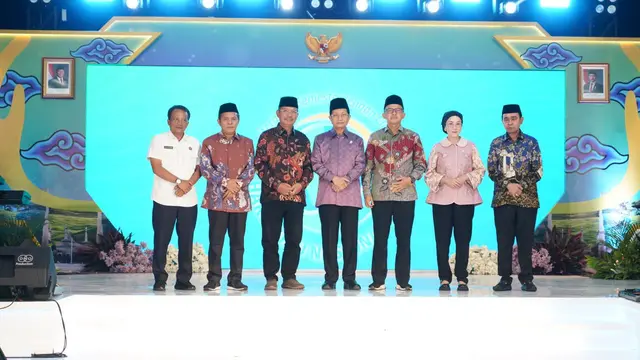 Menteri Agama (Menag) Nasaruddin Umar resmi membuka kegiatan Kick Off Hari Guru Nasional (HGN) Tahun 2025 di Universitas Islam Negeri (UIN) Syekh Nurjati Cirebon, Rabu (12/11/2025). (Istimewa)
