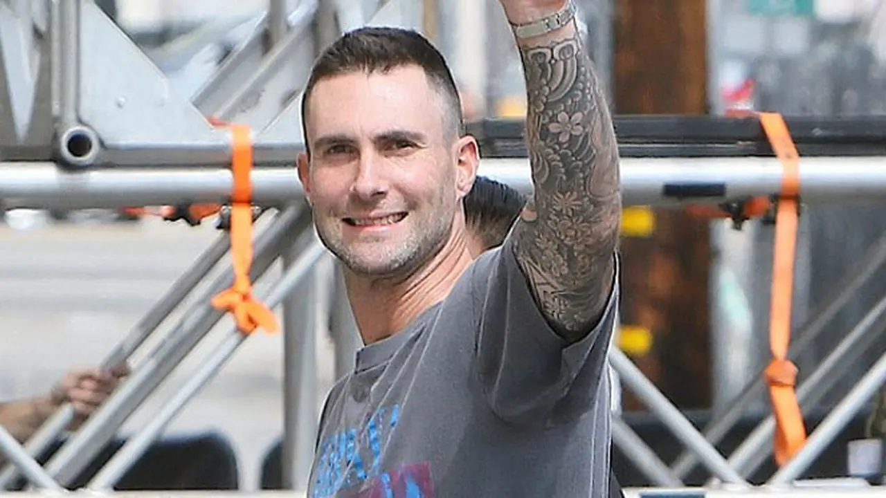 [Bintang] Adam Levine