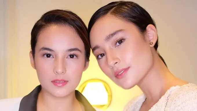 [Bintang] Serupa Tapi Tak Sama, Klasiknya Dandanan Tatjana Saphira-Chelsea Islan yang Memesona