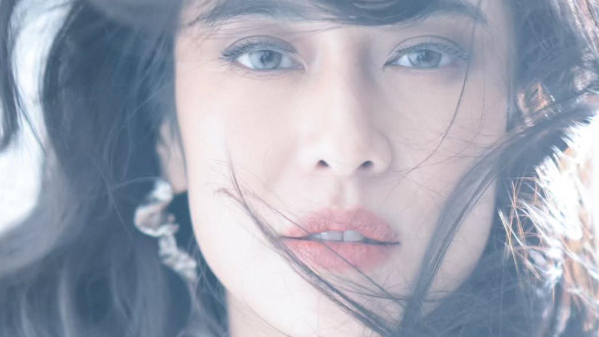 Dian Sastrowardoyo Rayakan Ulang Tahun ke-44 dengan Mengunggah Potret Terbaru Memancarkan Kecantikannya Tak Lekang oleh Waktu