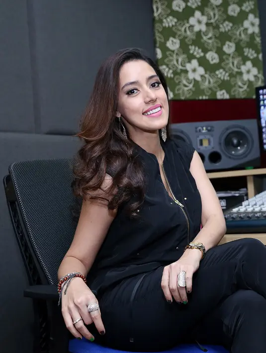  Fairuz A. Rafiq rupanya sudah mulai move on sejak rumah tangganya dengan Galih Ginanjar berakhir pada 23 Desember 2014. (Wimbarsana Kewas/Bintang.com)