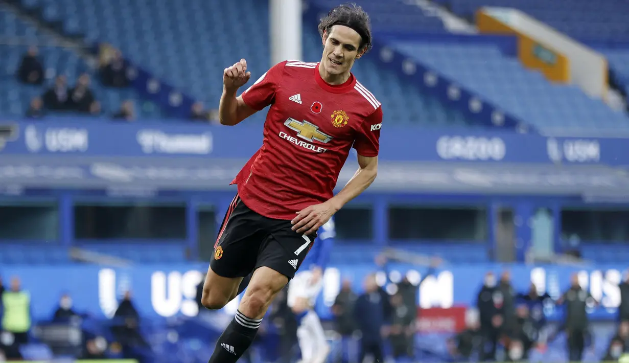 Edinson Cavani yang kini tengah menjalani musim pertama berseragam Boca Juniors menempati posisi keempat sebagai pemain Uruguay tertajam di Premier League. Dua musim membela Manchester United di Premier League saat ketajamannya mulai pudar usai meninggalkan PSG, ia hanya mampu mencetak 12 gol dan 4 assist dari 41 laga. (AFP/Pool/Clive Brunskill)