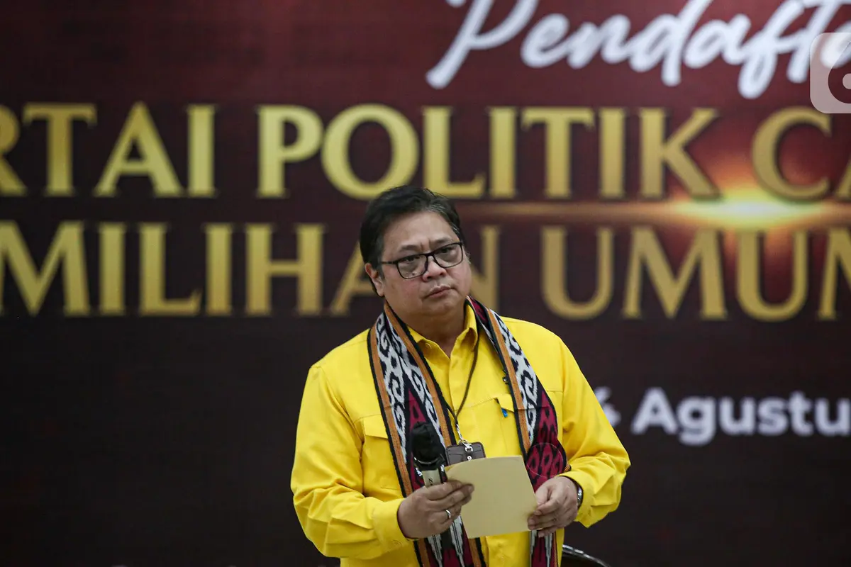 Airlangga Hartarto Pimpin Pendaftaran Partai Golkar ke KPU