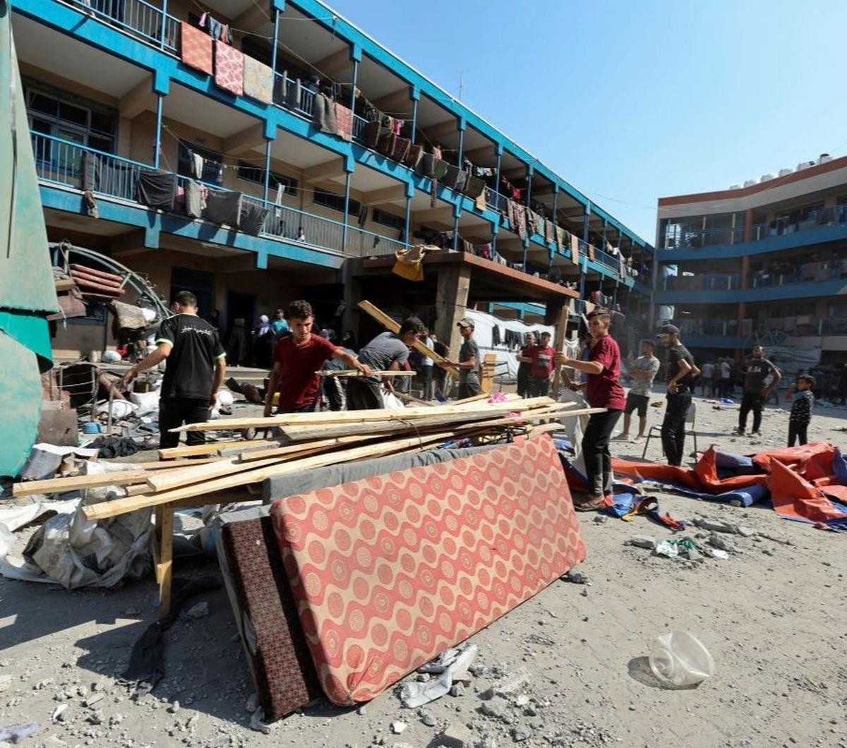 Laporan juga menyebutkan bahwa serangan terhadap sekolah-sekolah di Gaza bukanlah hal yang baru.<br><br>Pada 10 Juli, tercatat bahwa ada empat sekolah yang ditargetkan oleh serangan Israel hanya dalam kurun waktu empat hari. Foto: REUTERS / Ramadan Abed<