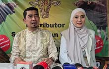 Ustaz Solmed dan April Jasmine sedang berburu hewan kurban menjelang Idul Adha 2026.