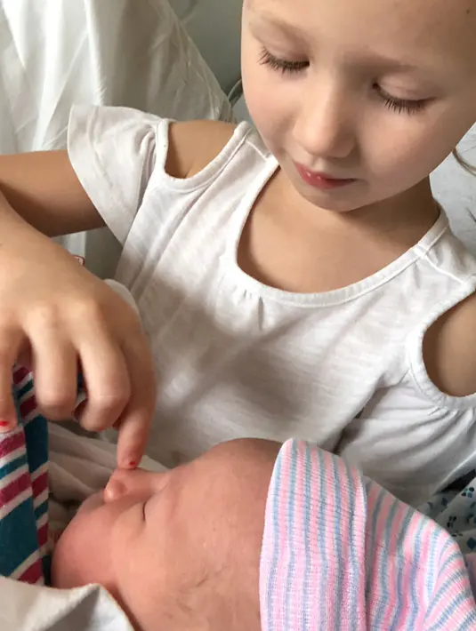 Beruntung, anak keempat Alec Baldwin dan Hilaria lahir dengan sangat sehat. (instagram/hilariabaldwin)