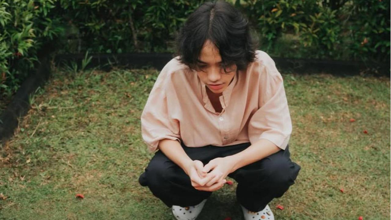 BCL dan Noah Sinclair Ziarah ke Makam Ashraf Sinclair: Anaknya Sudah ABG, Dia Pakai Baju Kamu
