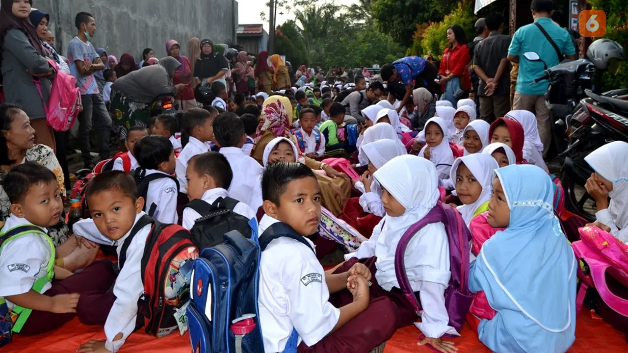 Pagar Disegel Murid SDN 62 Bengkulu Belajar Di Jalanan