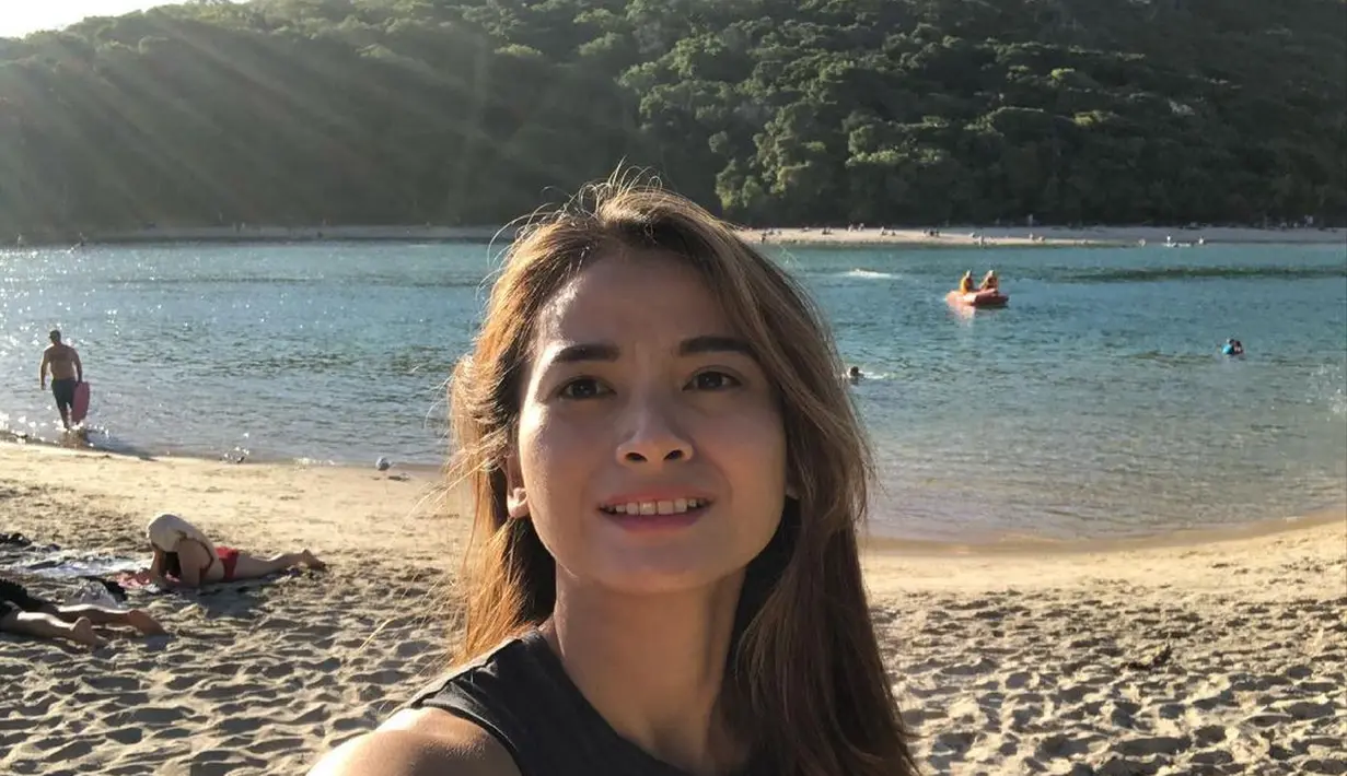 Terlihat dari unggahan akun Instagramnya, ia kerap ditemani oleh sang anak saat jalani aktivitas. (Foto: Instagram Acha Septriasa).