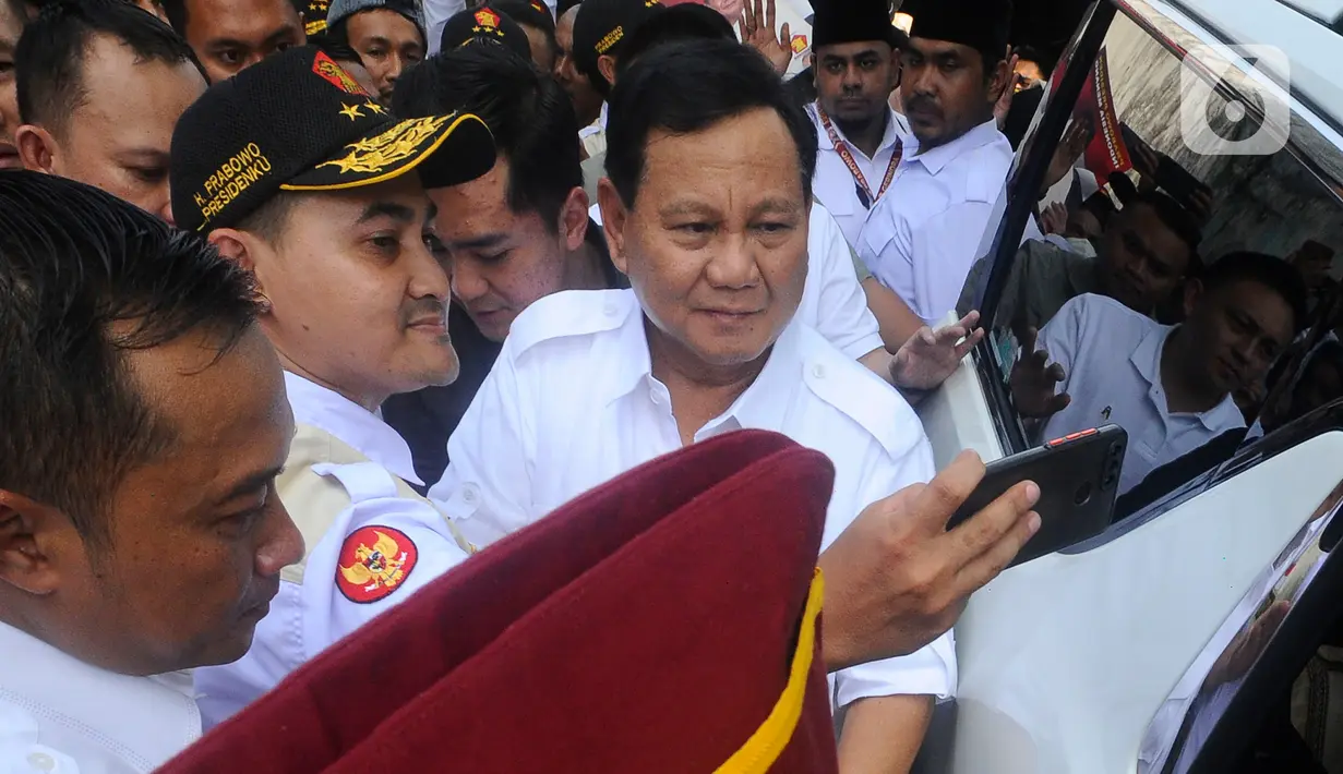 Dalam kegiatan itu juga hadir Pengurus DPC, PAC, Ranting, dan Anak Ranting se Kota Bogor, termasuk Waketum DPP Gerindra yang juga anggota DPR RI Sugiono. (merdeka.com/Arie Basuki)