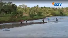 Para pejudi sabung ayam lari tunggang langgang saat penggerebekan oleh polisi dari Polres Kebumen, Jawa Tengah, Minggu 20 Agustus 2017.