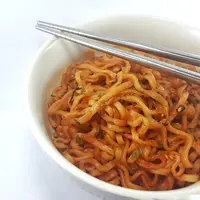 Ilustrasi indomie samyang/copyright shutterstock/umarazak