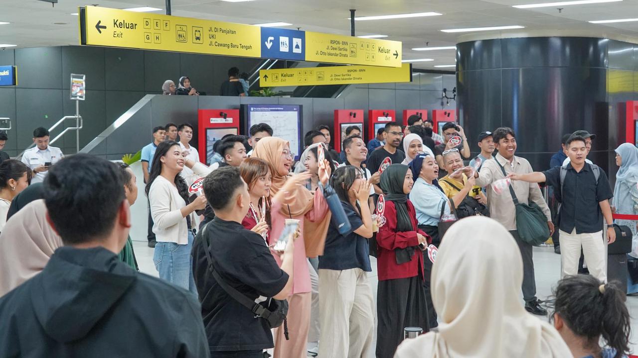 LRT Jabodebek Hadirkan Konser Musik di Stasiun Cawang