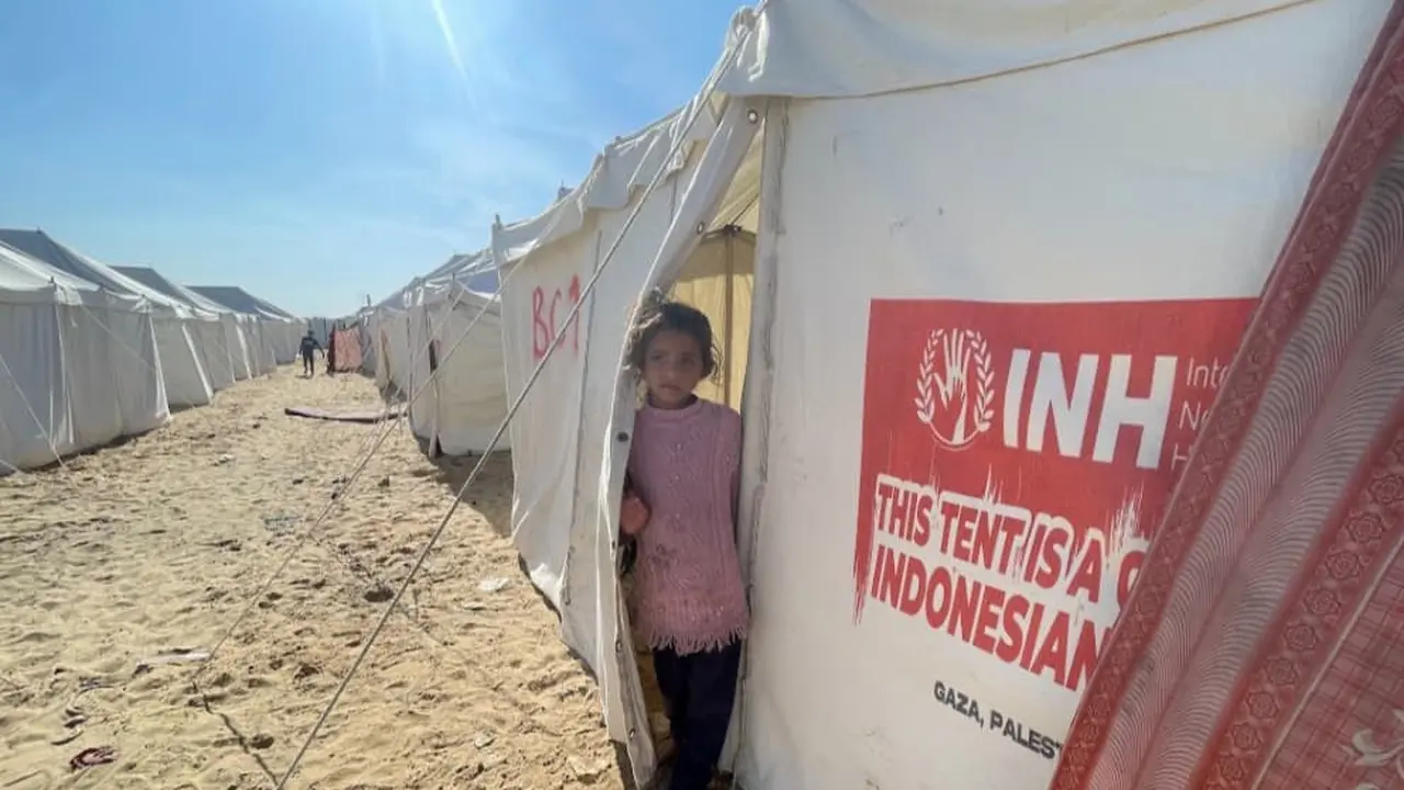 INH Kembali Bangun Ratusan Tenda Pengungsi di Kamp Al-Mawasi Gaza Selatan