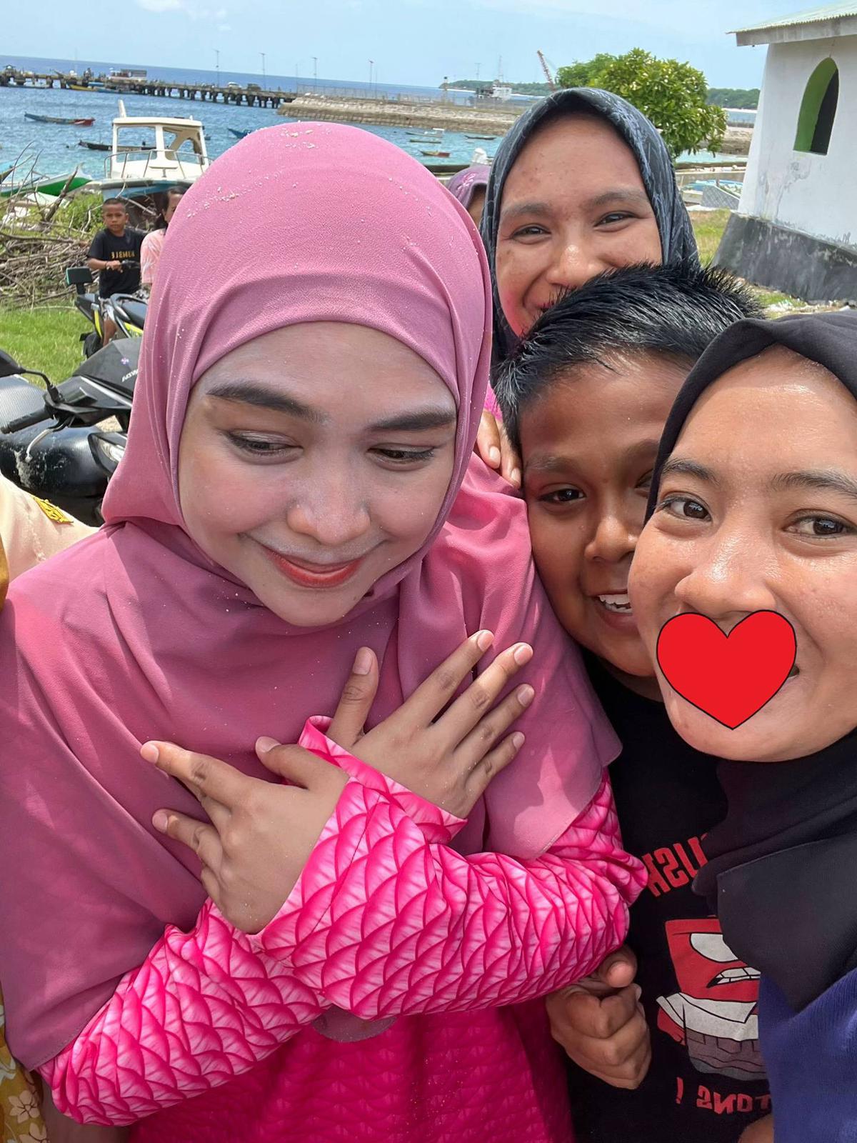 Soroti Wajahnya, 6 Potret Ria Ricis di Kamera Fans Jadi Viral, Bandingkan dengan Foto yang Lain hingga Beri Klarifikasi
