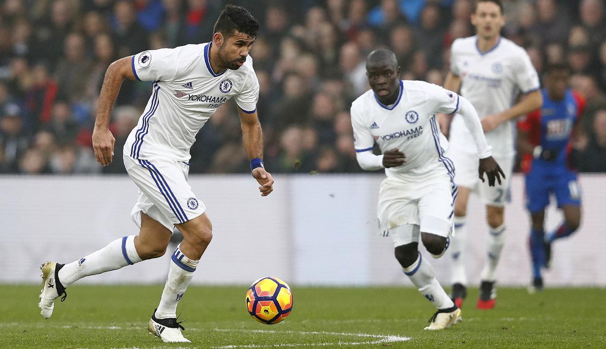 Penyerang Chelsea, Diego Costa (kiri) mencetak satu-satunya gol untuk kemenangan timnya atas Crystal Palace pada lanjutan Premier League di Selhurst Park, (17/12/2016). (AFP/Adrian Dennis)