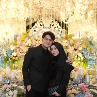 Rizky Billar salah satu artis yang juga pernah mendapatkan undangan langsung dari pihak Arab Saudi melalui Gus Miftah. Suami Lesti Kejora itu berangkat haji pada musim haji tahun 2022 silam. Gus Miftah mengaku bertemu langsung pihak pemerintah Arab Saudi lewat kedutaan di Jakarta saat mengonfirmasi undangan itu. [Instagram/lestykejora]
