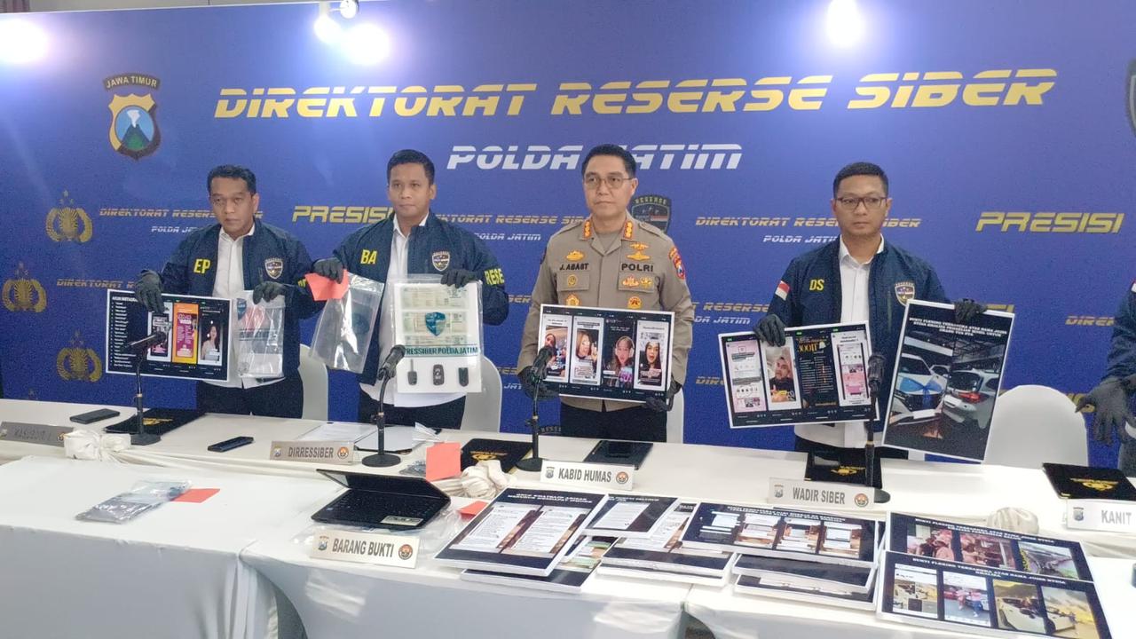 Polda Jatim bongkar penipuan arisan online. (merdeka.com/Erwin Yohanes).