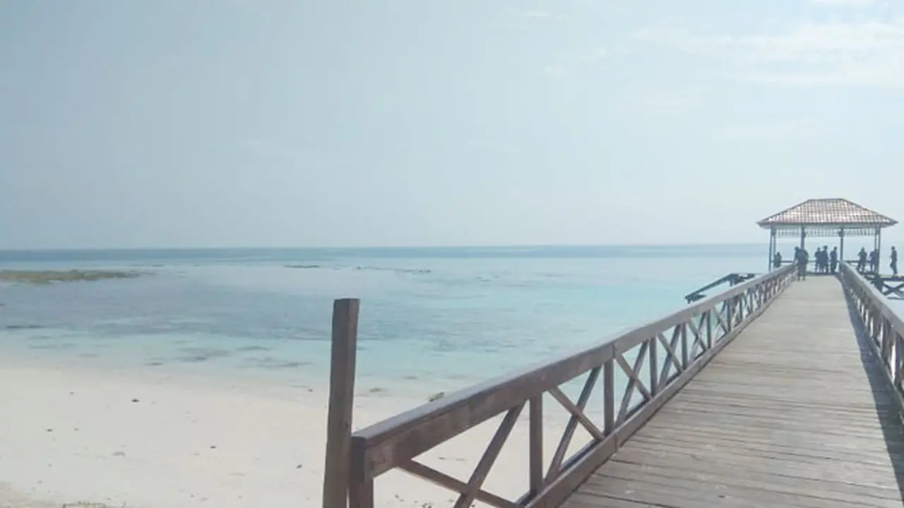 Cantik Pemandangan  dan Berpasir Putih Pantai Jikumerasa Jadi Lokasi Festival Pesona Bupolo 2018
