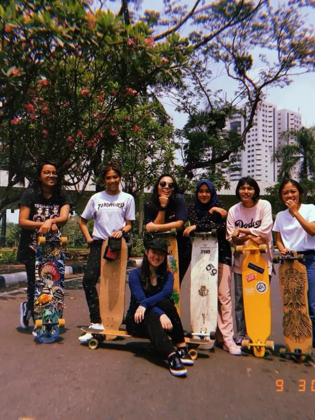 [Fimela] Menaklukkan Jalanan Beraspal Bersama Longboard Girls Crew Indonesia