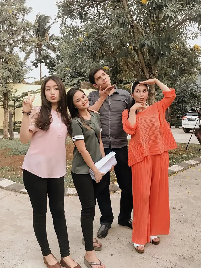 Kedekatan Natasha Wilona dan Gabriella Larasati (sumber: instagram/gabriellalarasati)