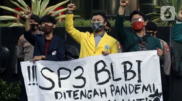 Mahasiswa yang tergabung dalam Aliansi BEM Seluruh Indonesia melakukan unjuk rasa di depan Gedung KPK, Jakarta, Jumat (9/4/2021). Mereka mempertanyakan penerbitan SP3 terkait kasus dugaan korupsi BLBI untuk Sjamsul Nursalim dan istrinya, Itjih Sjamsul Nursalim. (Liputan6.com/Helmi Fithriansyah)