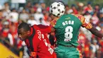 Pemain Persijap Jepara, Evaldo Silva (kiri) dan pemain Sriwijaya FC, Ngon A Djam (kanan), pada leg pertama semifinal Copa Indonesia di Stadion Gelora Bumi Kartini, Jepara, Sabtu (20/6). FOTO ANTARA/R. Rekotomo