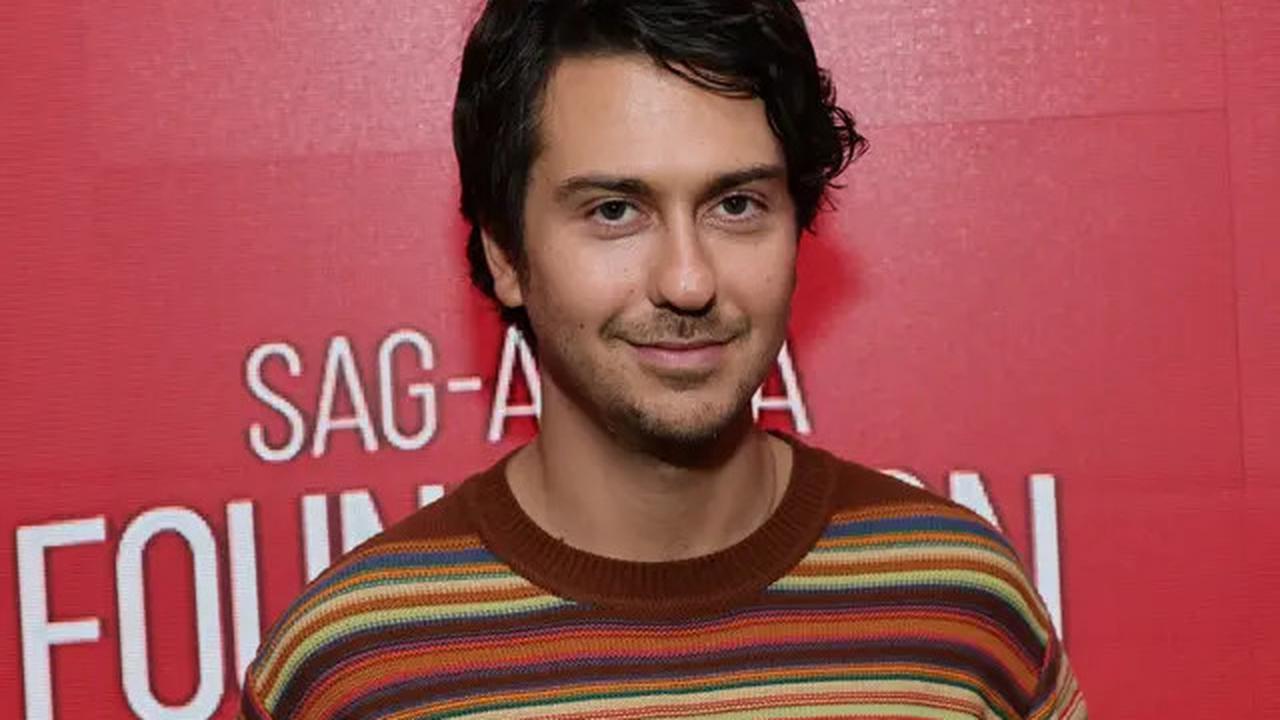 Billie Eilish Tertangkap Bermesraan dengan Nat Wolff di Italia