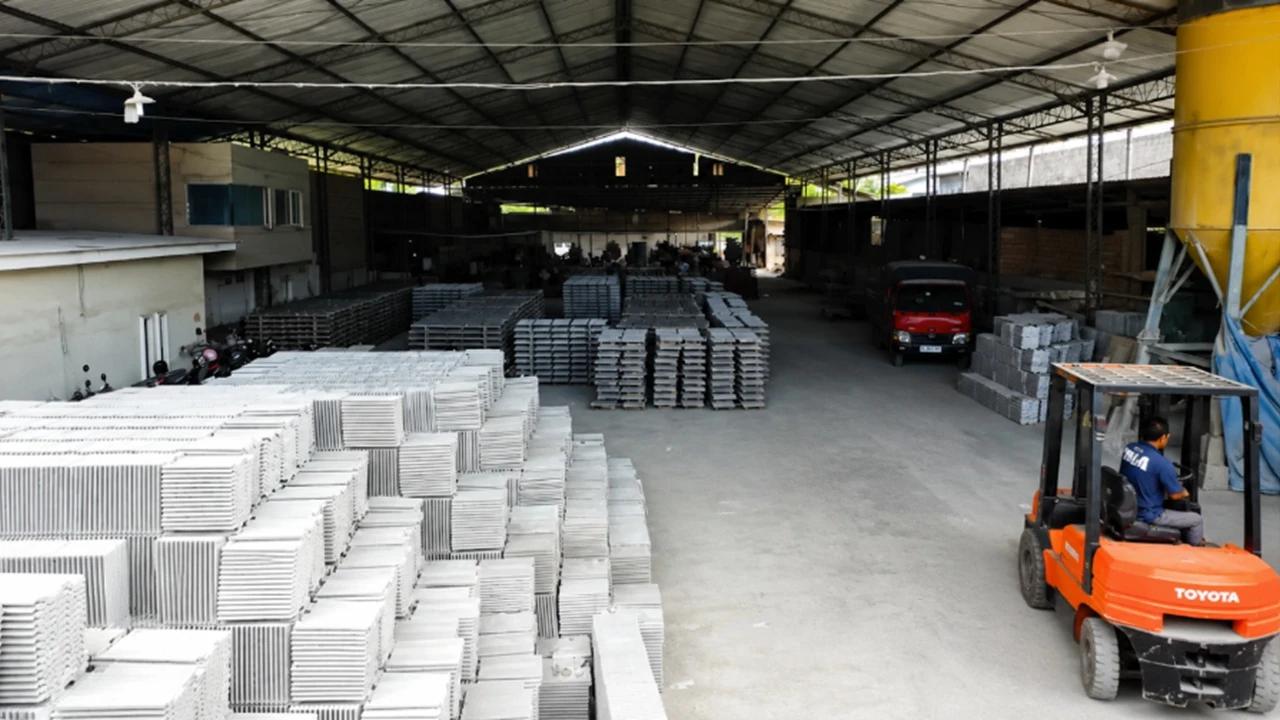 Permintaan Material Konstruksi Meningkat, Produsen Genteng Beton Solo Perluas Pasar Jawa Tengah