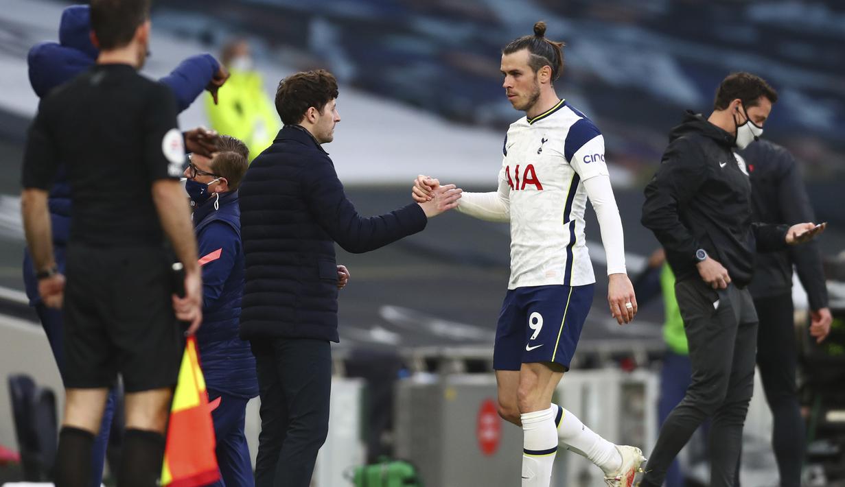Ryan Mason - Gareth Bale. Ryan Mason berusia 29 tahun saat ditunjuk menjadi manajer sementara Chelsea menggantikan Jose Mourinho pada 19 April 2021. Ia lebih muda dari beberapa pemain Tottenham, termasuk Gareth Bale yang telah berusia 31 tahun. (AP/Clive Rose/Pool)