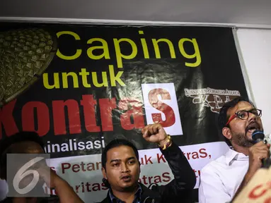 Hariz Azhar hadir dalam dukungan masyarakat dan petani untuk Kontras di Jakarta, Selasa (9/8). Dukungan yang bertemakan "Caping untuk Kontras" untuk menghentikan tindakan kriminalisasi terhadap pejuang HAM. (Liputan6.com/Faizal Fanani)