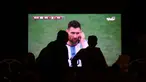 Siluet pengunjung saat nonton bareng Piala Dunia 2022 antara Timnas Argentina melawan Timnas Arab Saudi setelah launching produk baru Aice di Asthana Kemang, Jakarta Selatan, Selasa (22/11/2022). (Bola.com/Bagaskara Lazuardi)