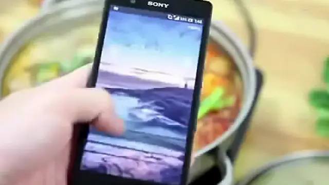 Xperia Z Dimasukkan ke Dalam Sup Mendidih
