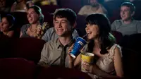 Makan popcorn saat nonton bioskop