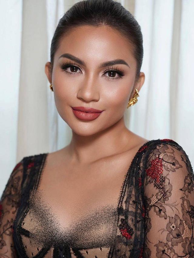 7 Potret Terbaru Ariel Tatum Berkebaya, Dikabarkan Sudah Lamaran