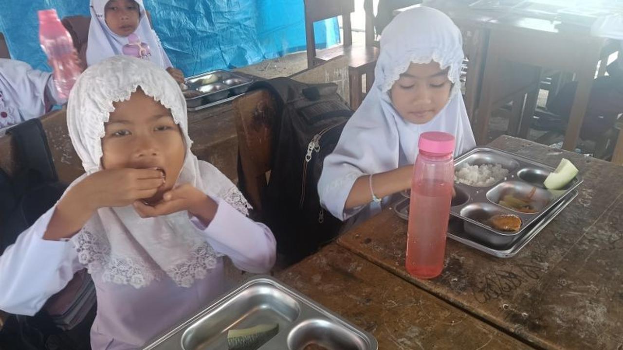 Siswa Terdampak Bencana di Agam Antusias Sambut Program Makan Bergizi Gratis