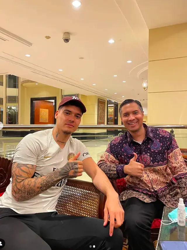 Potret Shayne Pattynama Tiba di Jakarta, Pemain Naturalisasi yang Akan Perkuat Timnas Indonesia