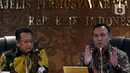 Ketua KPK Firli Bahuri (kanan) didampingi Ketua MPR Bambang Soesatyo memberikan keterangan usai mengadakan pertemuan di Komplek Parlemen, Selasa (14/1/2020). Agenda pertemuan dalam rangka silaturahmi dengan para pimpinan KPK yang baru saja dilantik. (Liputan6.com/Johan Tallo)
