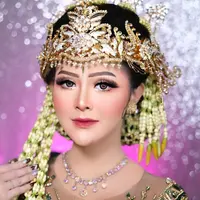 Bella Bonita saat resepsi pernikahan (Instagram/khadijahazzahra_makeup)