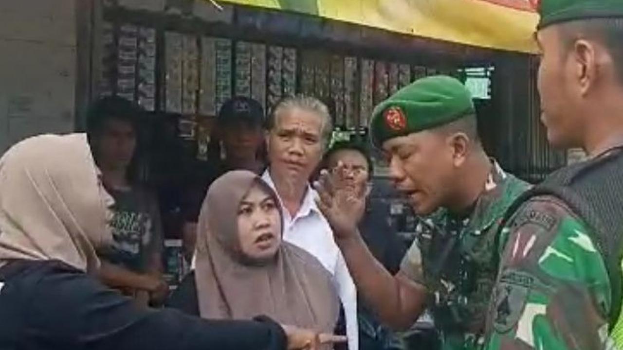 Viral Ibu-ibu Korban Tragedi Kanjuruhan Dihadang Aparat Saat Bertemu Jokowi, Ini Penjelasan Istana