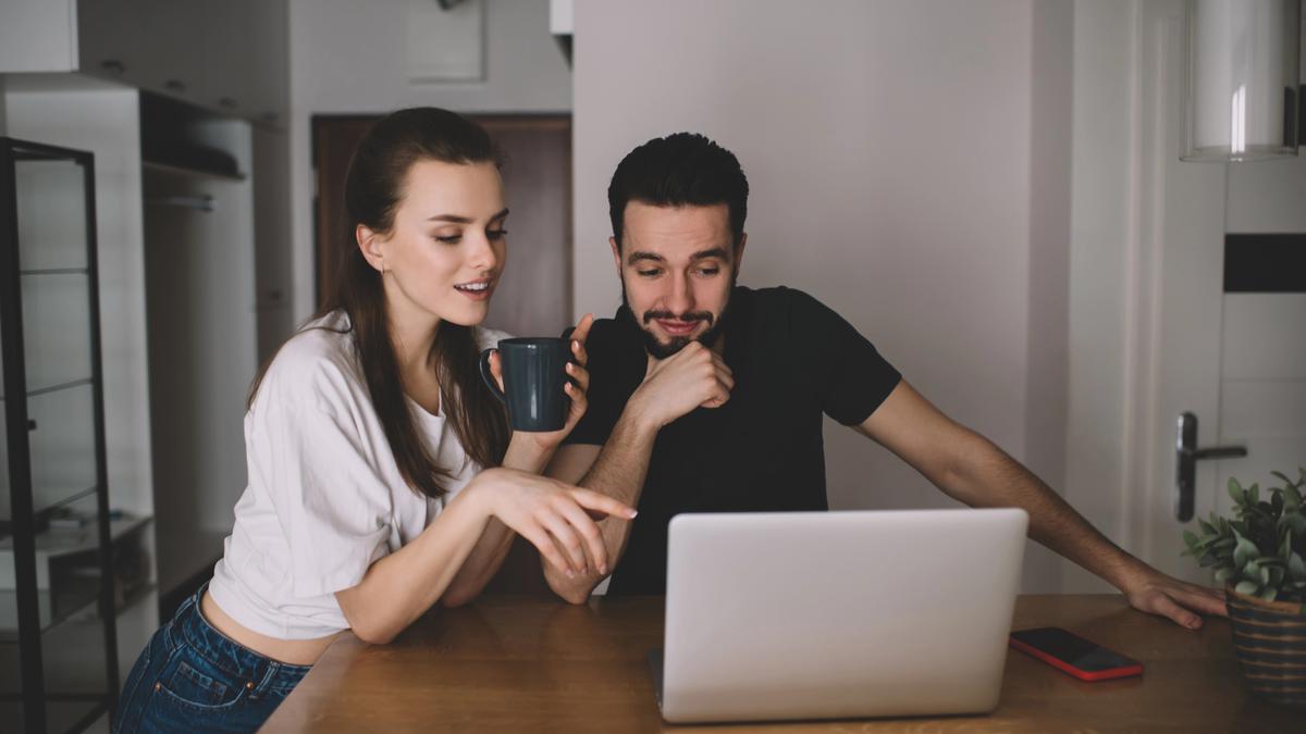 7 Tanda Pasangan yang Saling Menguatkan dalam Momen Refleksi