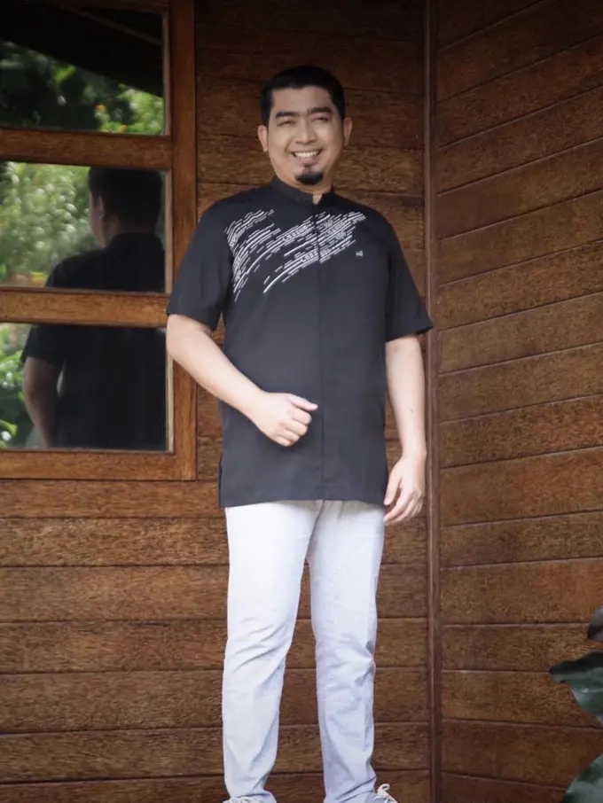 [Fimela] Keluarga Ustad Solmed dan April Jasmine