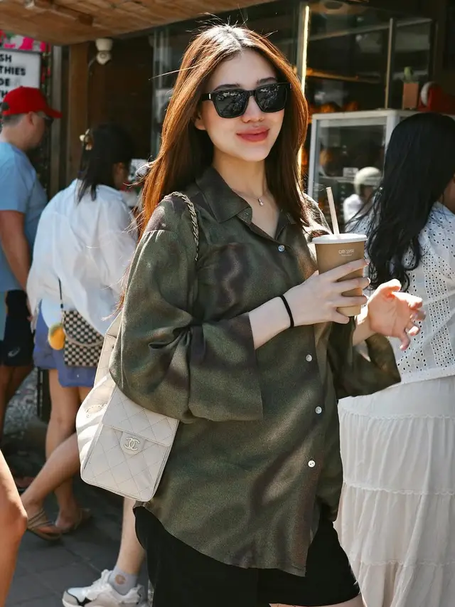 Aaliyah Massaid Kenakan Outfit Ibu Hamil Tetap Stylish saat Liburan di Bali. [@aaliyah.massaid]