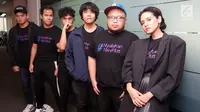 Grup band elektronik musik, NEV Plus saat media visit di Liputan 6, SCTV Tower, Jakarta, Selasa (27/3). NEV Plus merupakan proyek lain dari para personil Nidji bersama penyanyi Dea. (Liputan6.com/Arya Manggala)