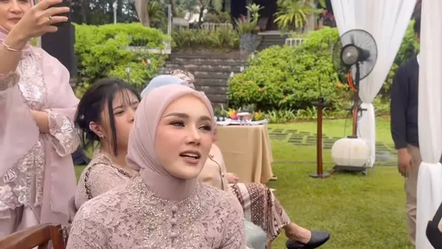Mulan Jameela di Tujuh Bulanan Alyssa Daguise. [@ahmaddhaniofficial]